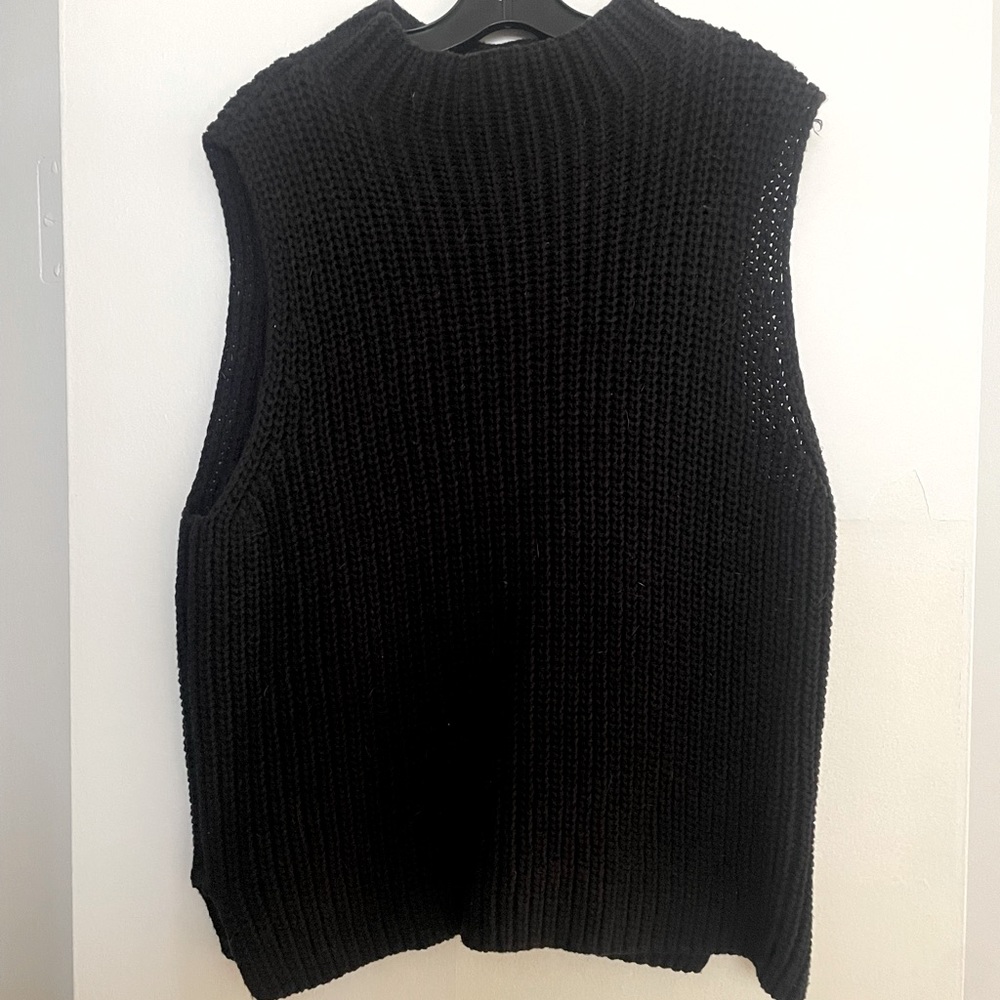 Mock turtle neck Sleeveless Knit Sweater